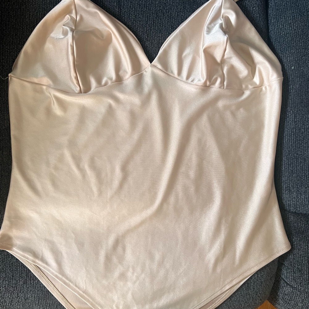 π Fashion Nova NEW W/OT
Chic Backless Nude Dress - Picture 14 of 16